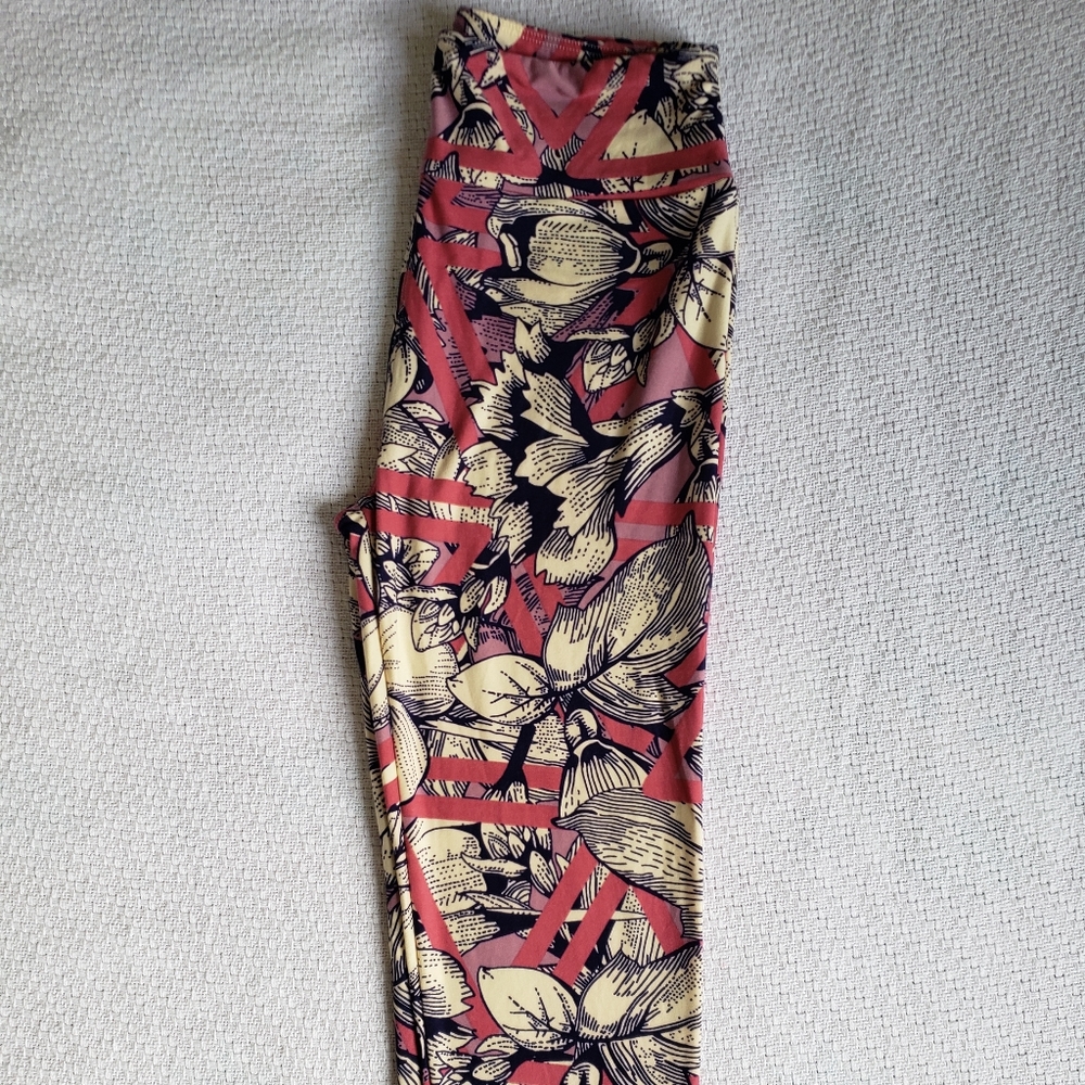 Lularoe Floral Pink Leggings OS